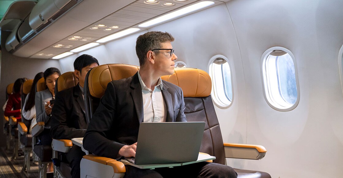 laptop-in-plain Image Credit: eyesfoto/IstockPhotos