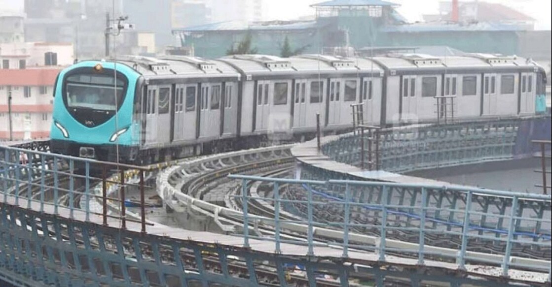kochi-metro-gif kochi-metro-gif
