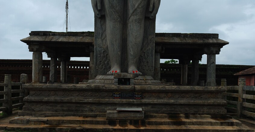 Gomateshwara-Statue2 Gomateshwara-Statue2