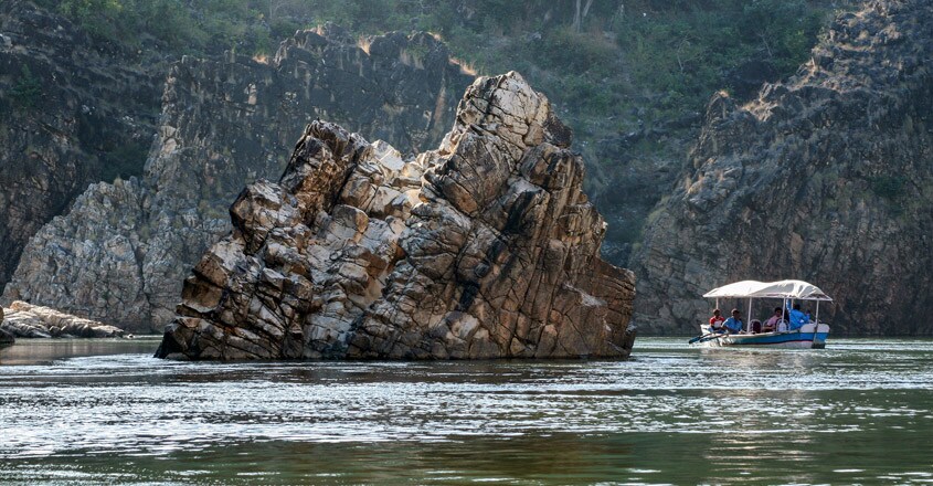 Bhedaghat-Marble-Rocks1 Bhedaghat-Marble-Rocks1