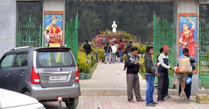 11mirik-entrance-park 11mirik-entrance-park