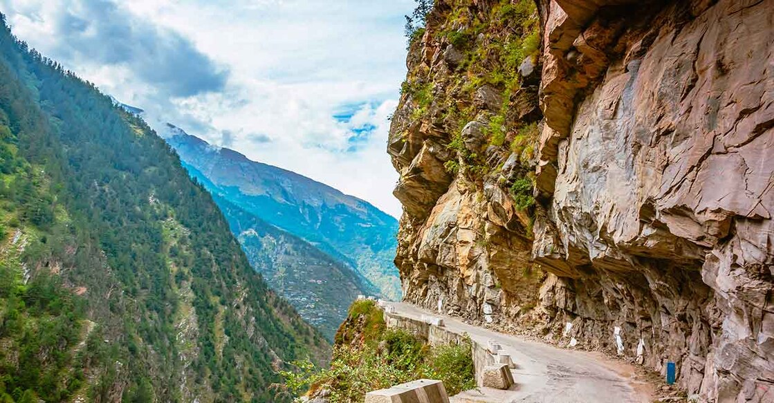 Hilly mountain road through Himalayas mountains near Chitkul, Kalpa Kinnaur, Himachal Pradesh. Image Credit: anjalig04/shutterstock