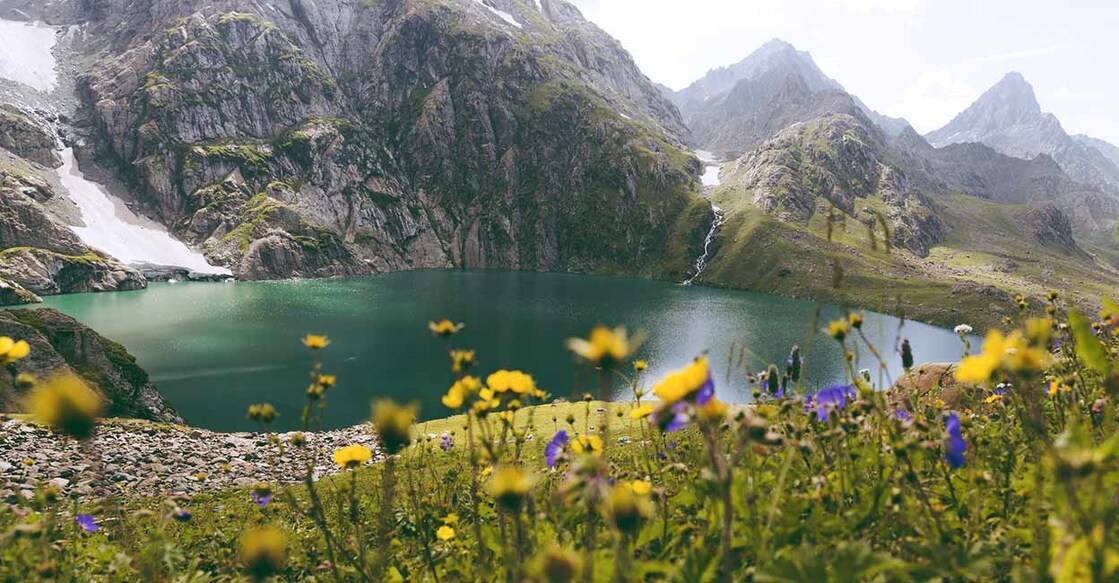 Beautiful Gadsar lake at Kashmir. Image Credit : Vivek_Renukaprasad/istockphoto