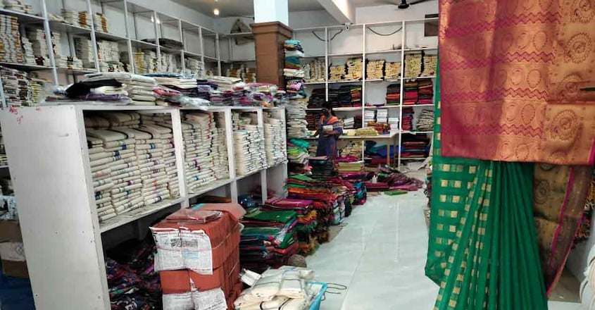 kuthampully-handloom-village1 kuthampully-handloom-village1