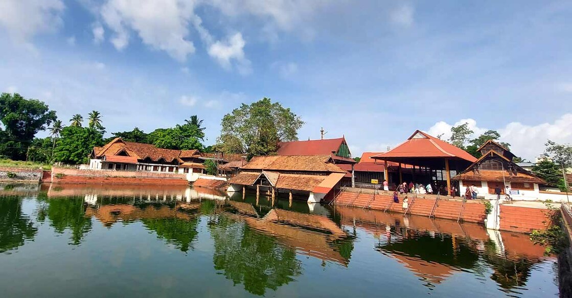 Ambalapuzha sreekrishnaswami temple and pond. PHOTO : VISAKH M S/shutterstock