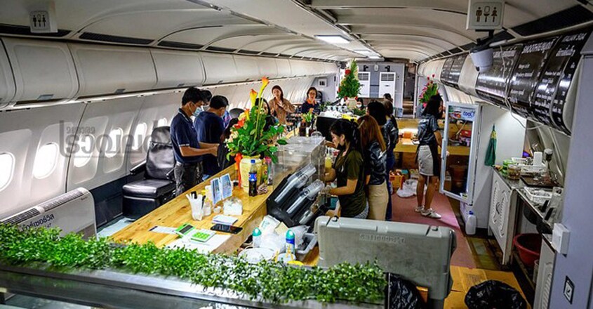 plane-restaurant plane-restaurant