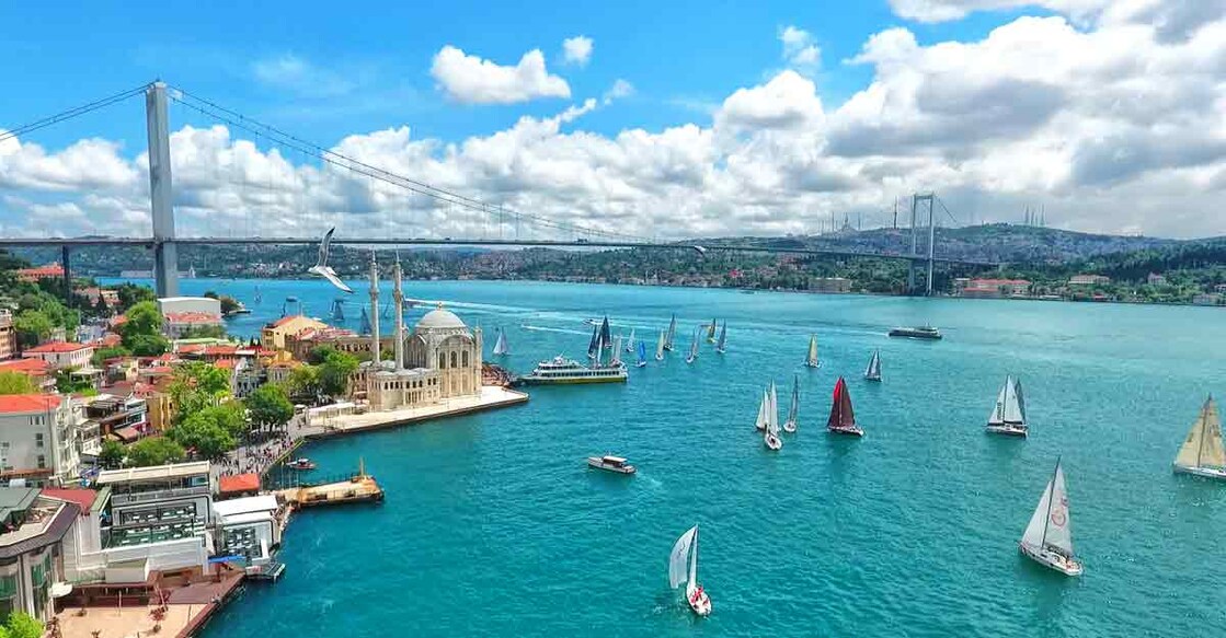 Istanbul-Bosphorus-Bridge--Turkey
