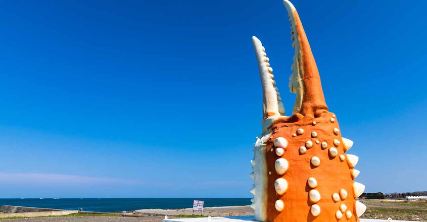 Crab-Claw-Statue Crab-Claw-Statue