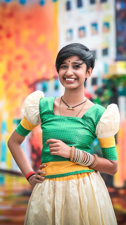 പാട്ടുപാടി കാൻസറിനെ അതിജീവിച്ച അവനി