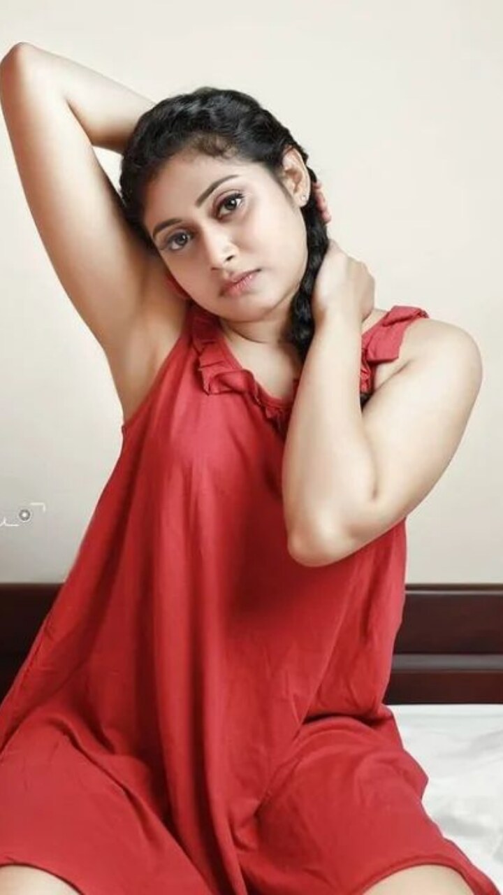  ഒമർ ലുലു സംവിധാനം ചെയ്ത ചങ്ക്‌സ് എന്ന ചിത്രത്തിലൂടെയാണ് അരങ്ങേറ്റം