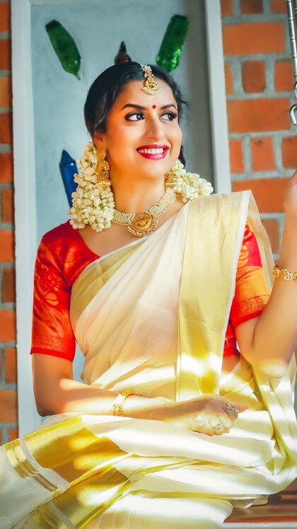 മേടപ്പൊന്നണിയും  കൊന്നപ്പൂക്കണിയായ്