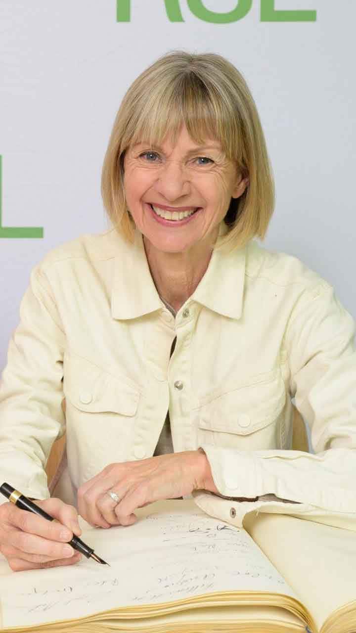 kate-mosse-british-novelist-kate-mosse-english-writer-malayalam