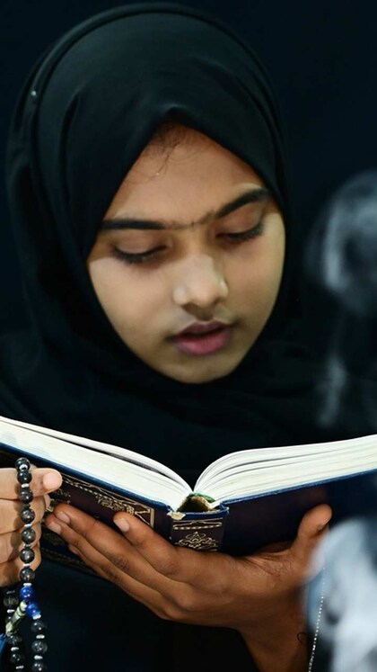  ഖുർആൻ തിരുമൊഴികൾ സുഗന്ധം ചൊരിയുന്ന നാളുകൾ