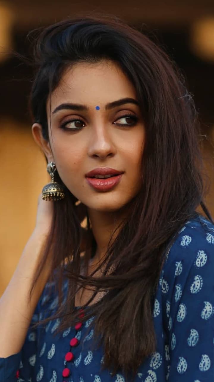 പേപ്പർ ബോയി എന്ന ചിത്രത്തിലെ പ്രകടനം ഏറെ പ്രേക്ഷക പ്രശംസ നേടി
