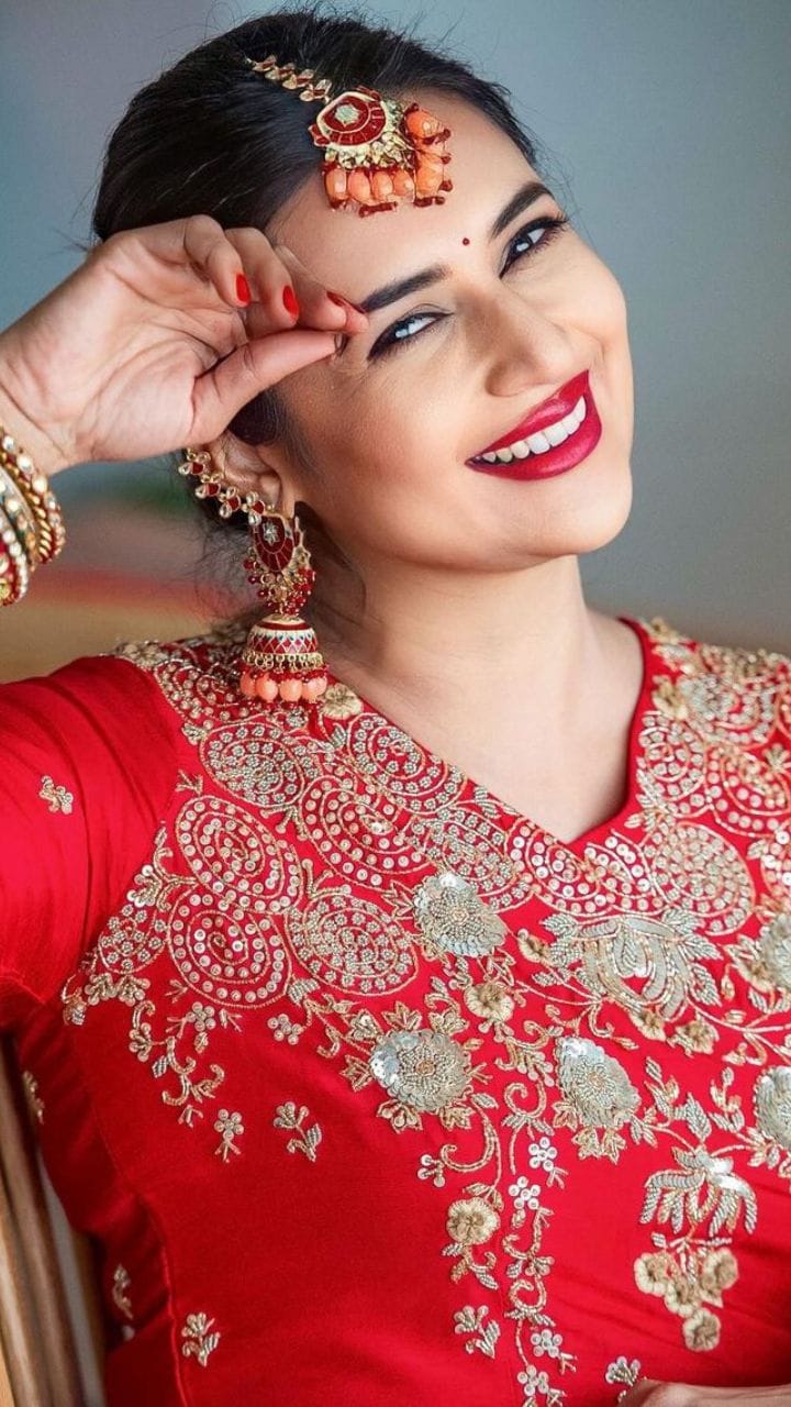 Divyanka Tripathi's Formal Outfits Are Perfect Styling Tips For Online  Interview | IWMBuzz