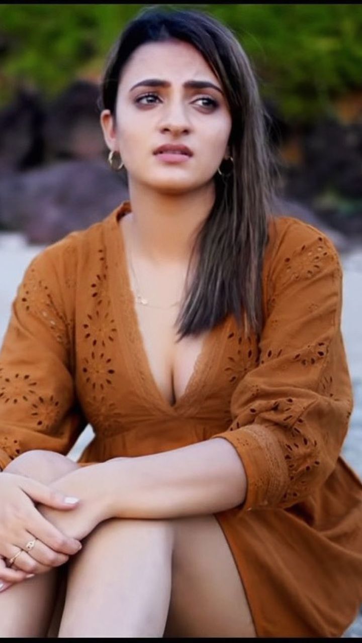 Ayesha kapoor photos