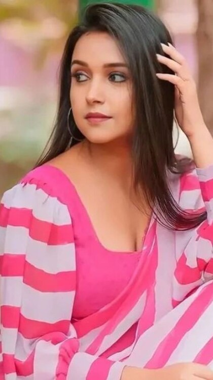  Nisha Ravikrishnan - നിശാ രവികൃഷ്ണൻ