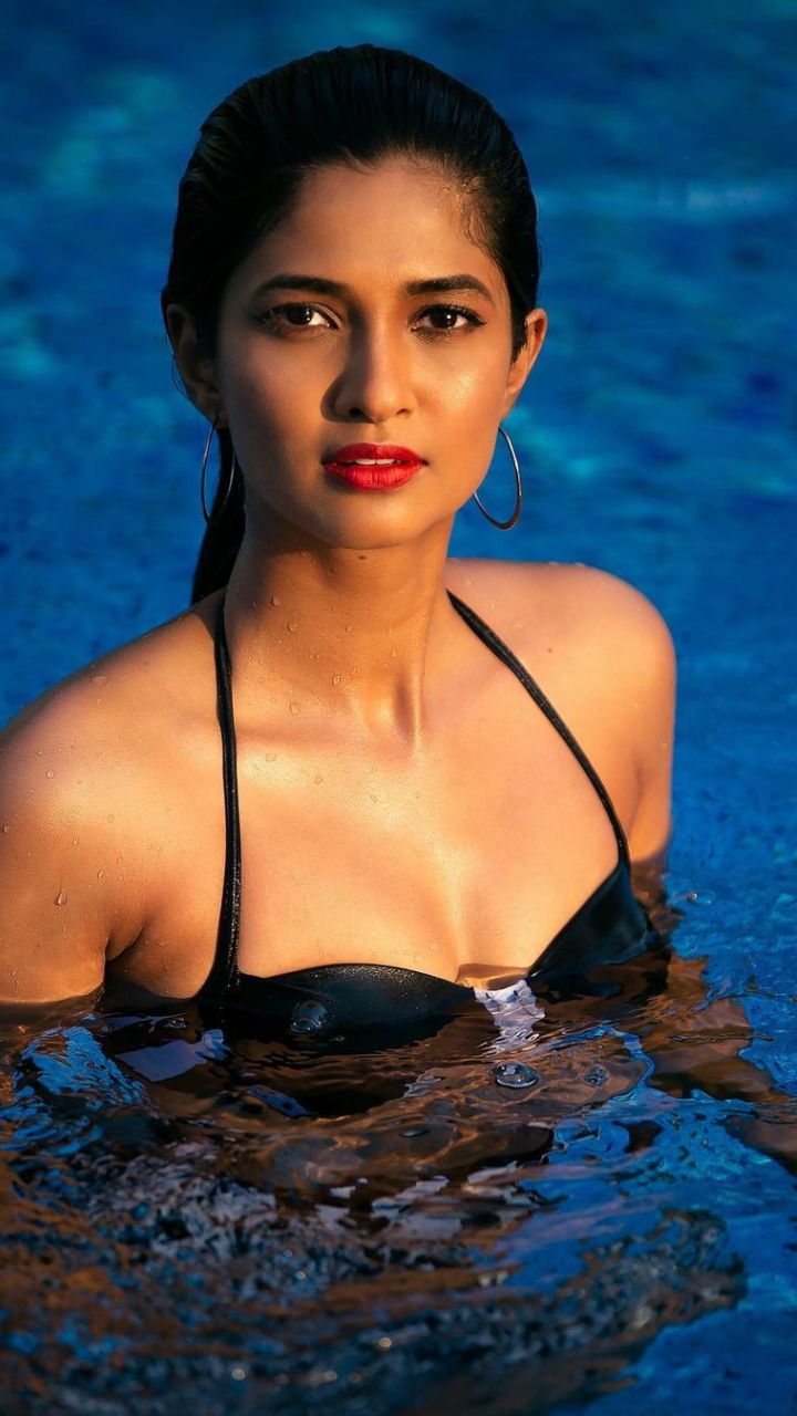 Keerthi Pandian | Web Stories | Manorama Online