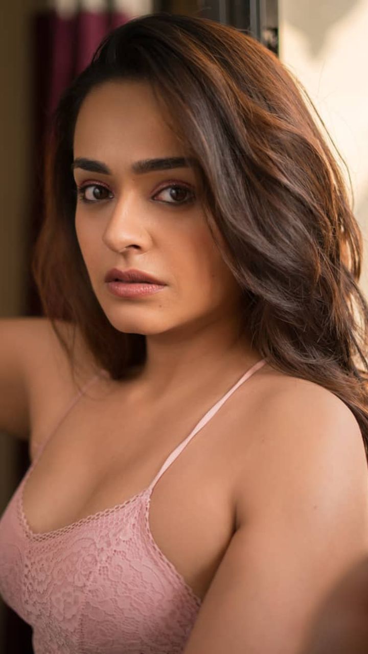 Apoorva arora hot scene