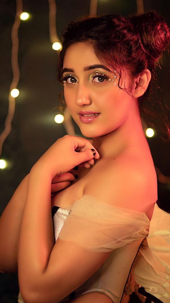sexy look of ashnoor kaur