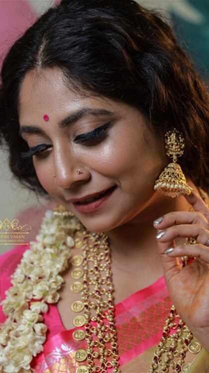  സാരിയഴകിൽ തിളങ്ങി അഭയ
