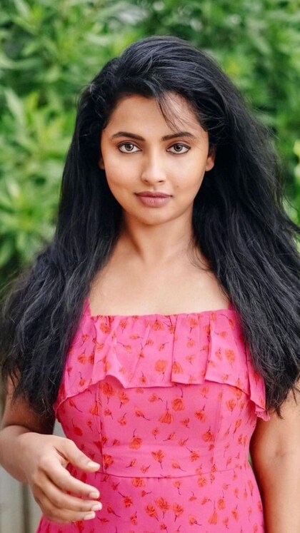 കാമുകന്റെ ക്രൂരത, ആരോപണവുമായി അനിഖ വിക്രമൻ