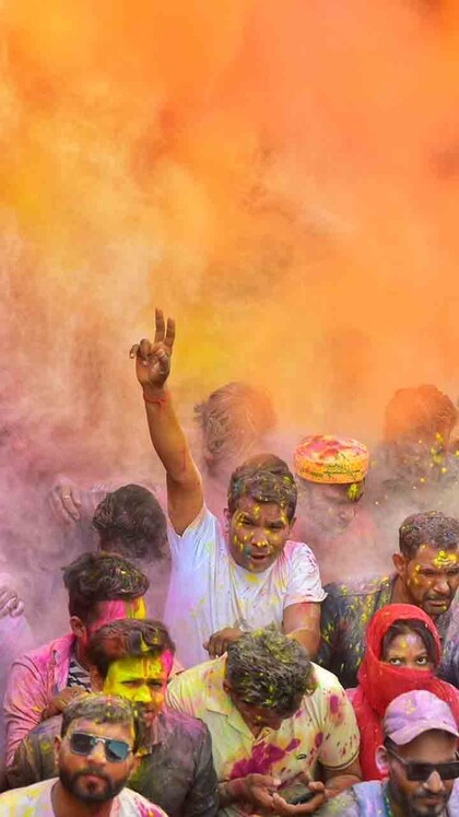 നിറങ്ങളിലാറാടി ഉത്തരേന്ത്യ