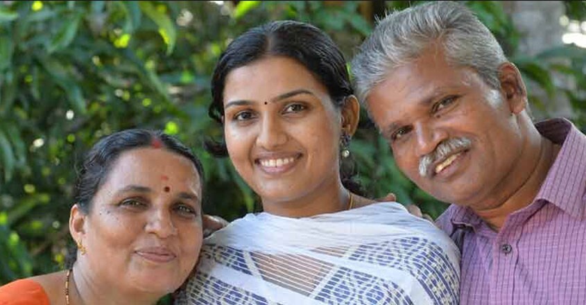 renu-raj-family-01 renu-raj-family-01