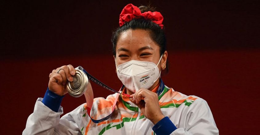 mirabai-chanu-with-medal.jpg.image.845 mirabai-chanu-with-medal.jpg.image.845