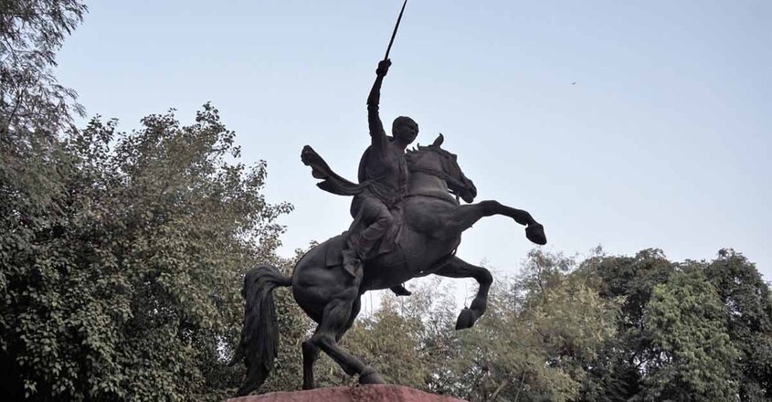 Nilanjan-Chaudhuri-Varanasi-Jhansi-Rani-Statue Nilanjan-Chaudhuri-Varanasi-Jhansi-Rani-Statue