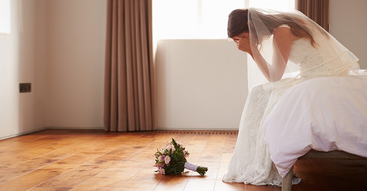 Chinese Bride Breaks Down At Her Wedding