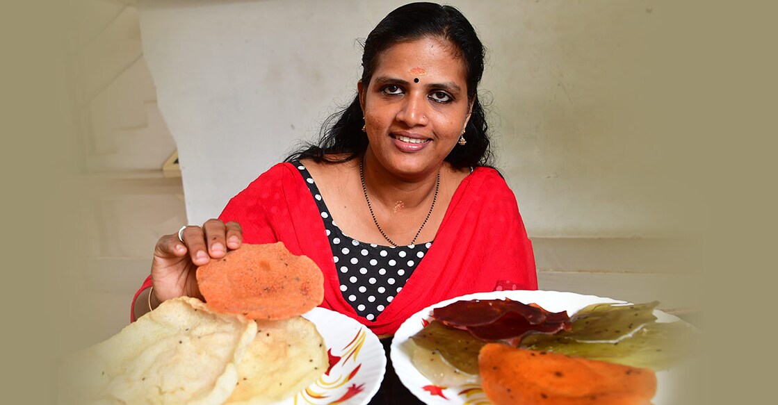 woman-selling-pappadam