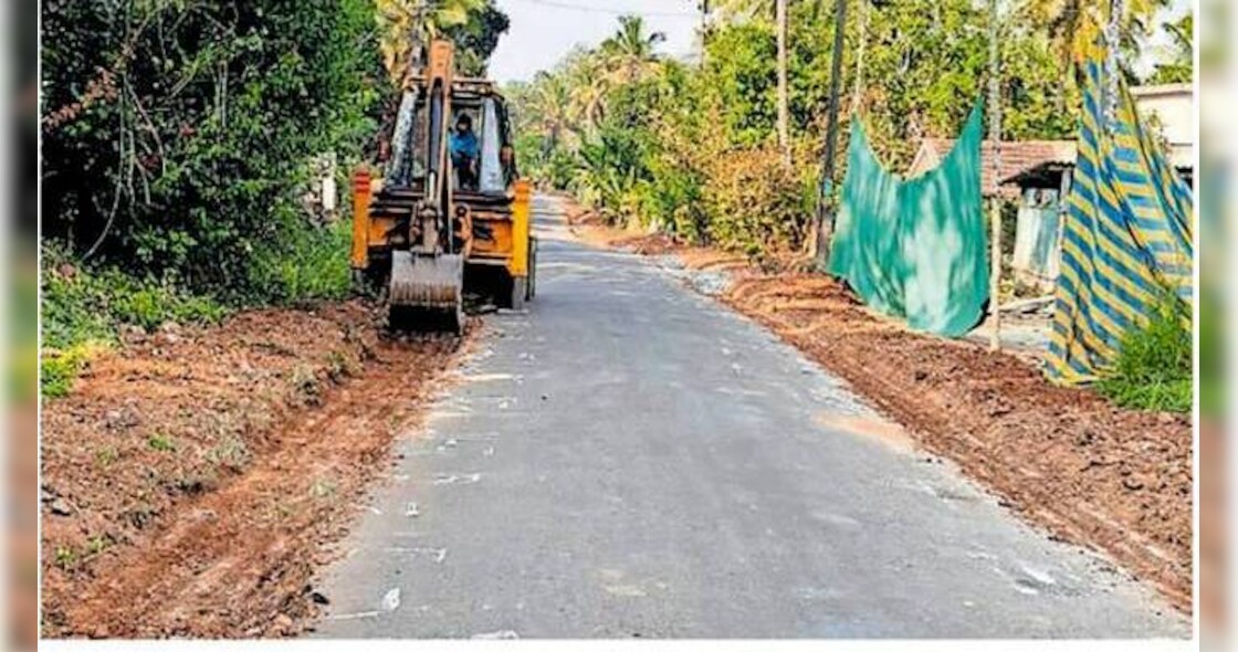 റോഡ് വീതികൂട്ടൽ വനംവകുപ്പ് തടഞ്ഞു; നാട്ടുകാർ ഫോറസ്റ്റ് സ്റ്റേഷ ...